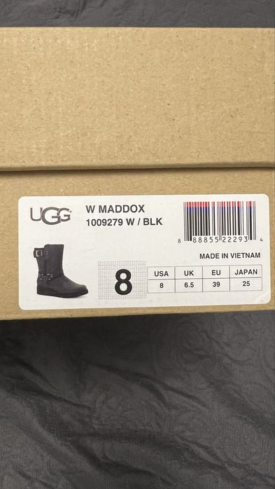 Ботуши UGG и маратонки NIKE