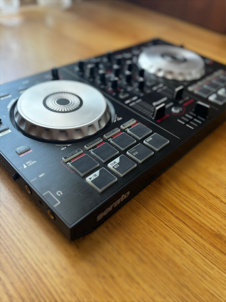 Pioneer  DDJ-SB Serato Dj контролер