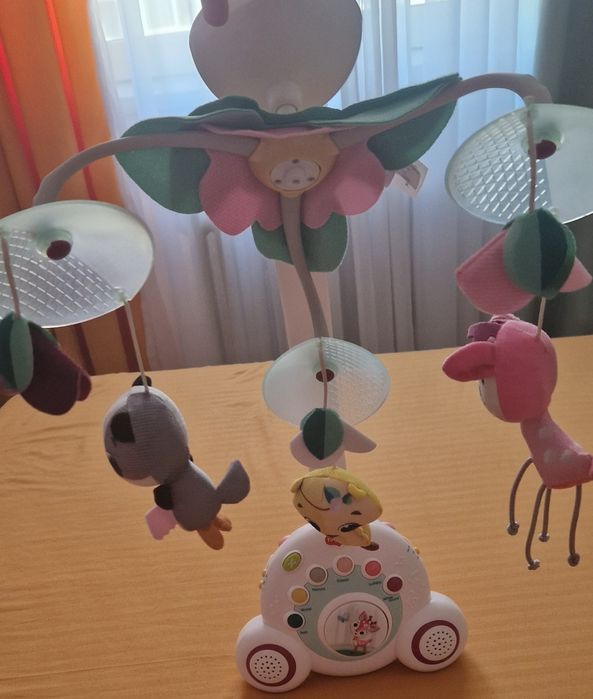 Caruselul muzical Vise Placute Tiny Princess