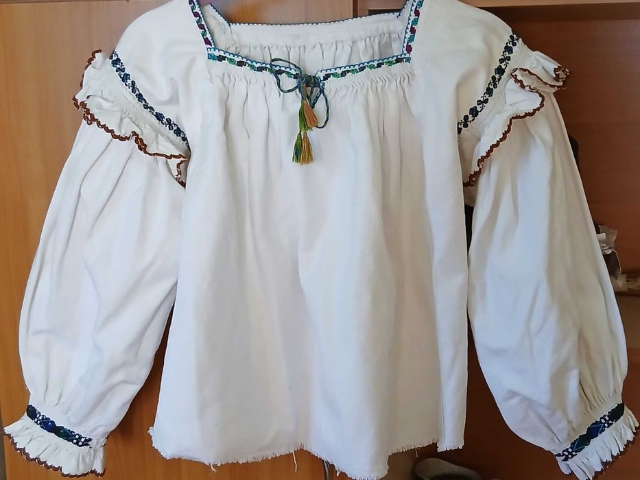 Cămașă tradițională maramureșeană – pânză groasă, lucrată manual
