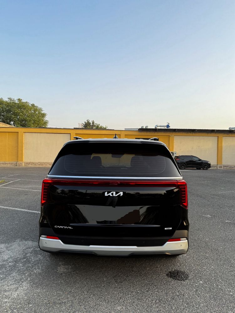 Kia carnival 2024 qora