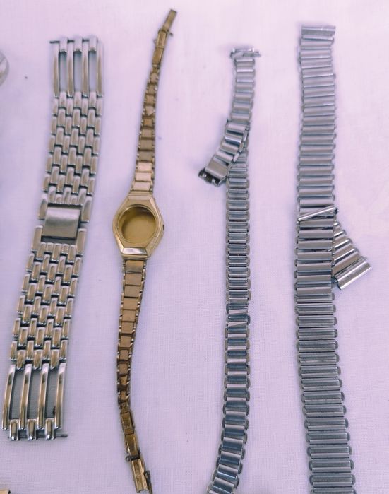 Lot 10 curele pentru ceasuri de mână de damă, din metal