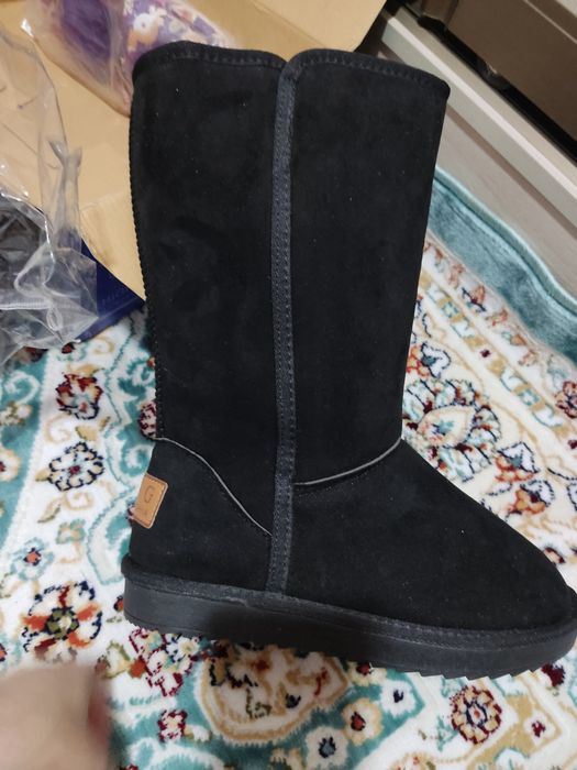 Продаю зимние сапоги уги