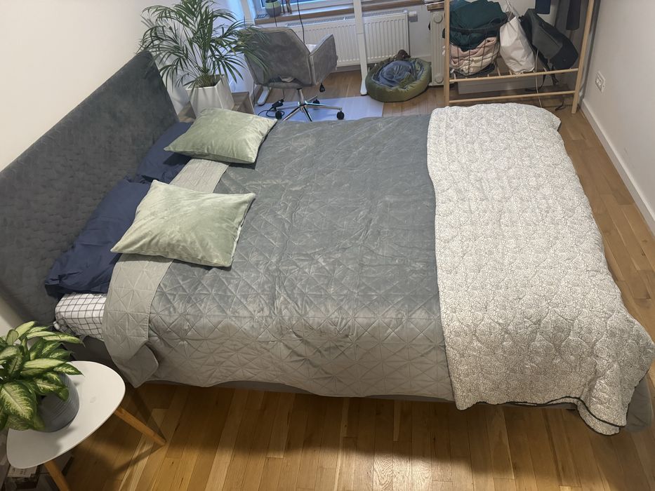 Pat tapitat, 140x200, gri deschis, cu spatiu de depozitare si saltea