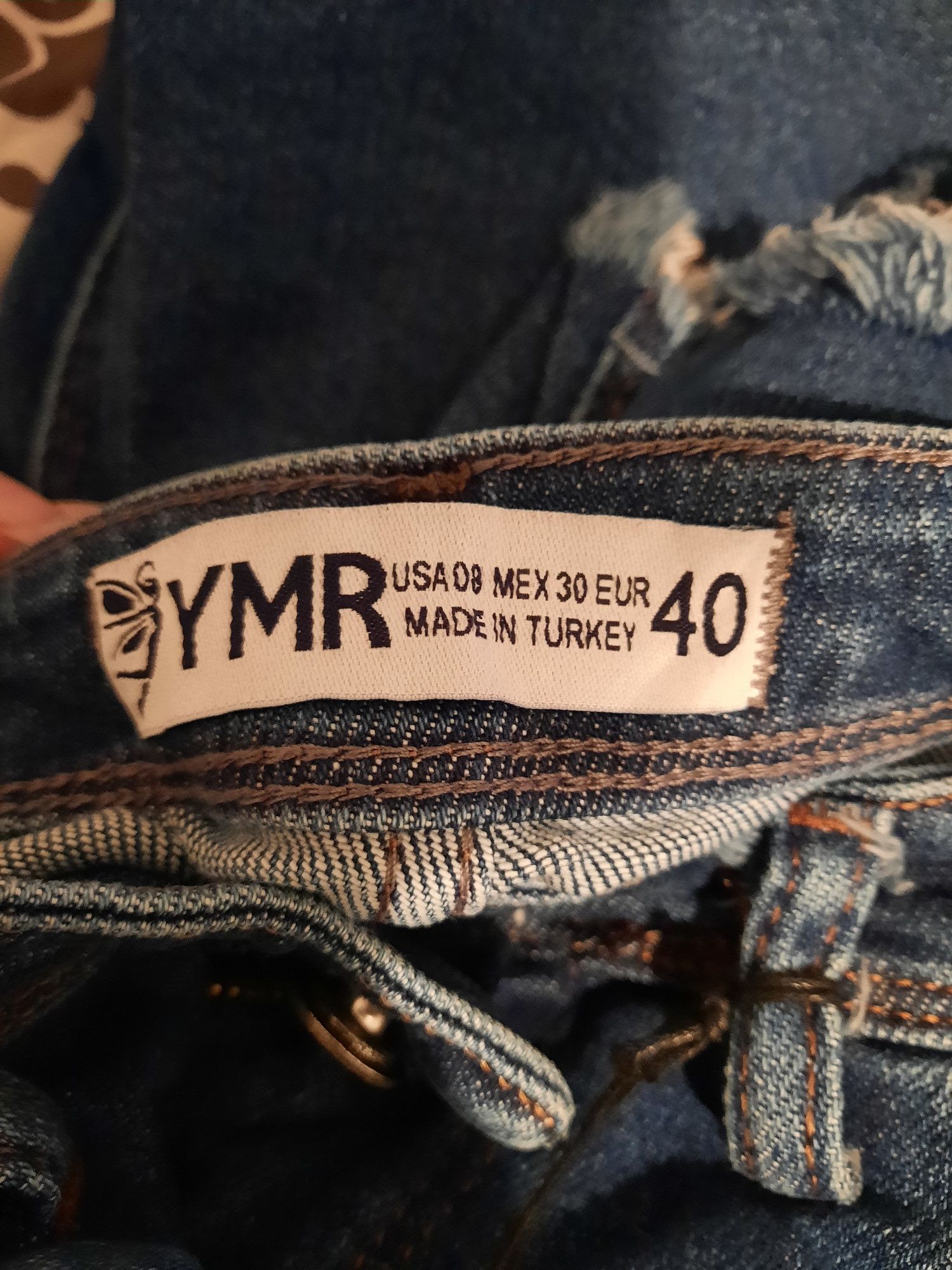 Нови дънки  с етикет