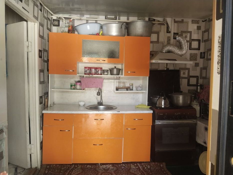 Uy dom 2 xonali baʼzi jixozlar qoladi