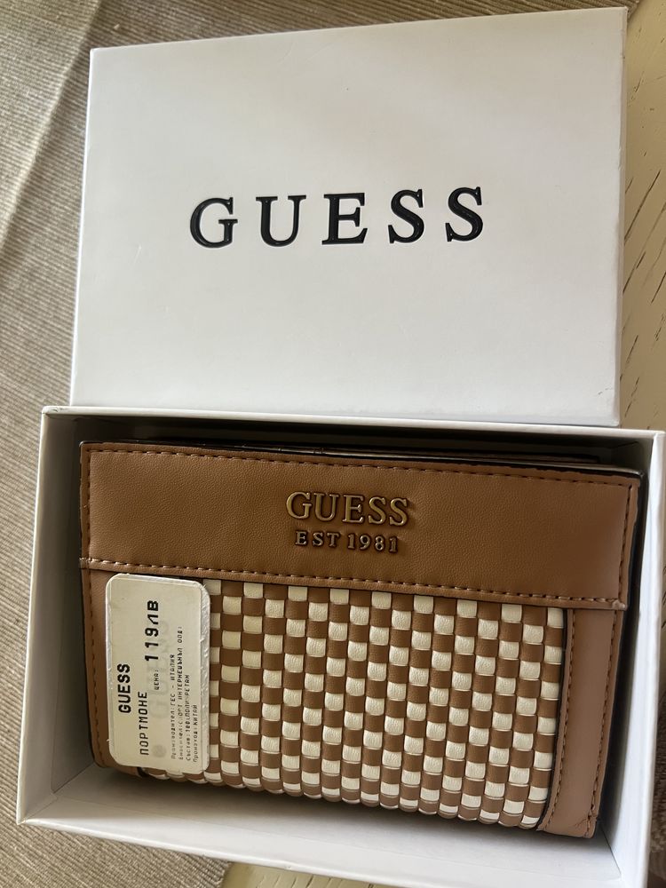 Дамско портмоне Guess