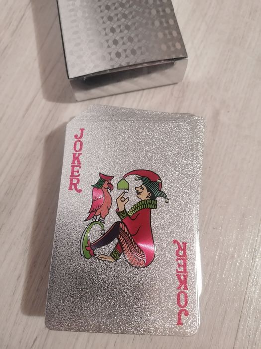 Pachet cărți de joc poker argintii, cu foita de aur 24kt,din plastic,