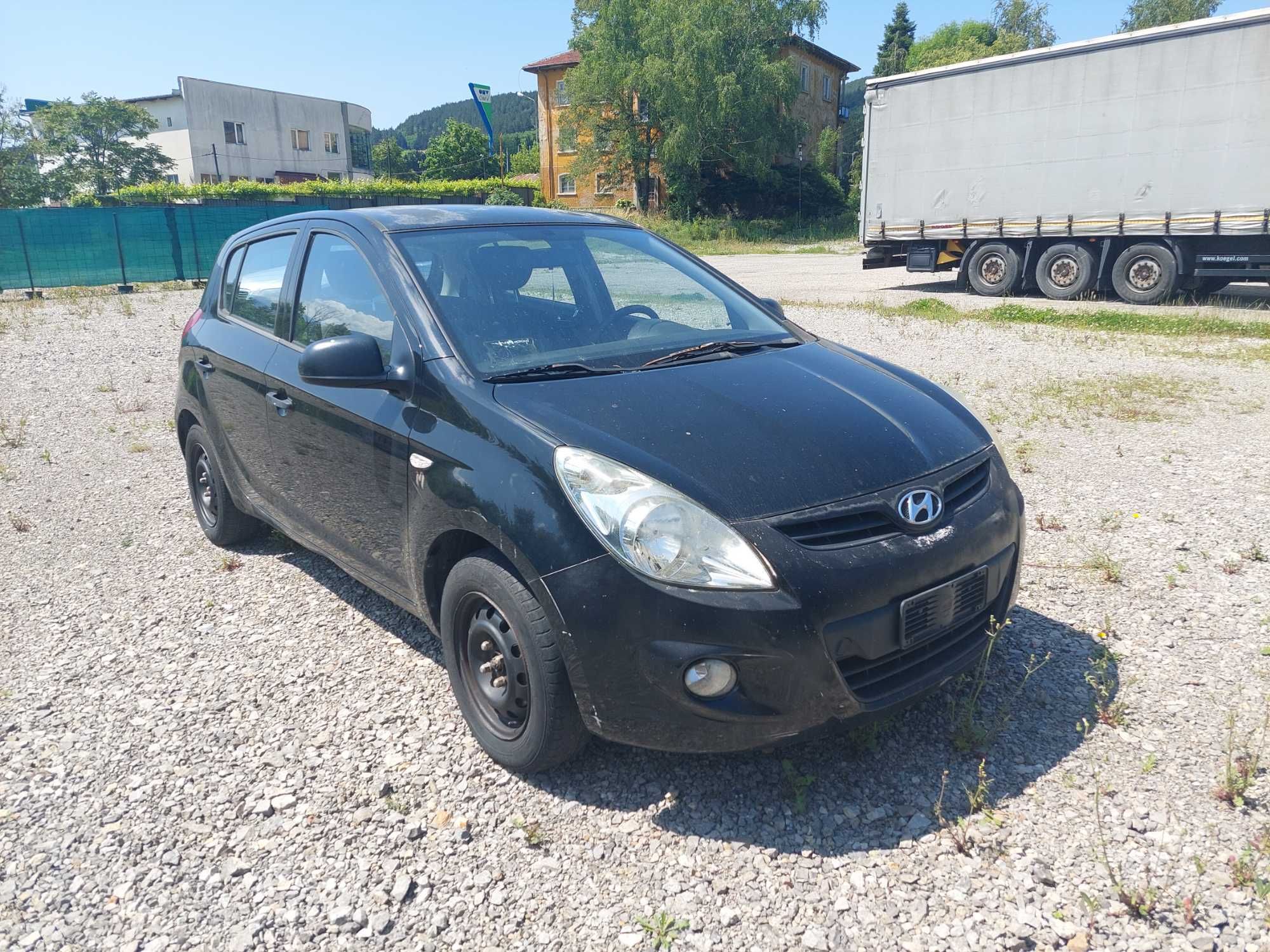 Hyundai i20 1,3 i , Хюндай И20 на части! 
Ноември 2010