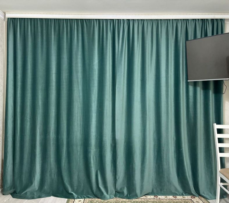 Продам шторы в зал, красивый богатый цвет.