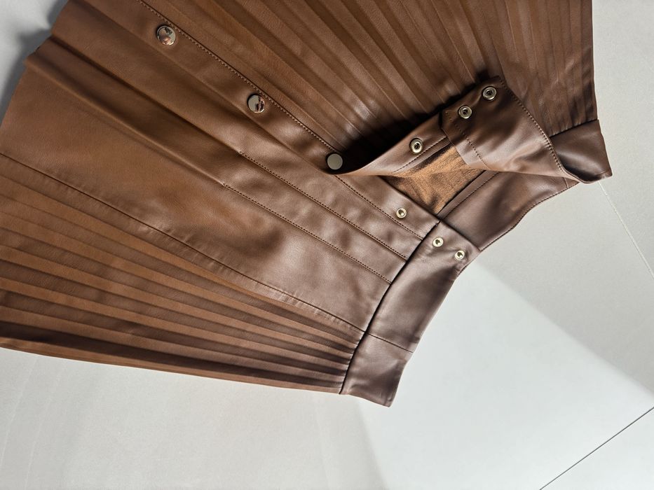 fusta Zara din piele, noua