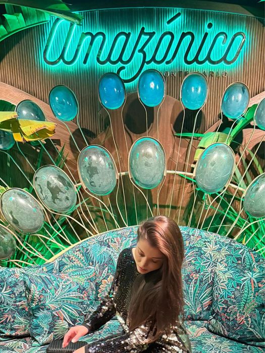 Елегантна дамска рокля с V-образен гръб М/Л