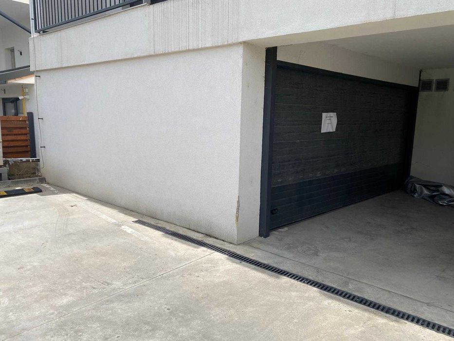 Inchiriere garaj utracentral cu 2 parcari/ spatiu de de depozitare