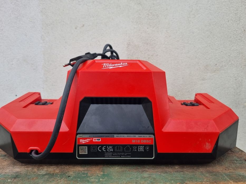 Incarcator milwaukee supercharger dbsc , baterie 8 amperi  forge