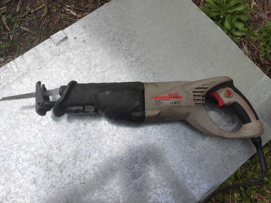 Сабельная пила CROWN CT15133