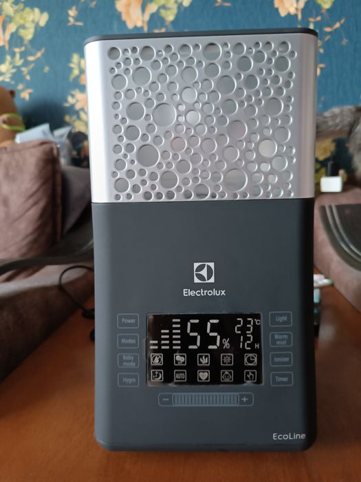 Увлажнитель воздуха Electrolux EHU-3710D черный