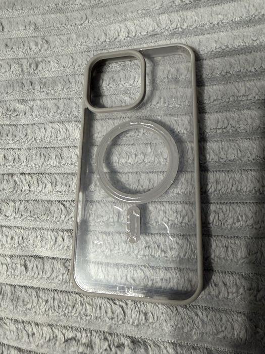 Продам чехол на IPhone 16pro max