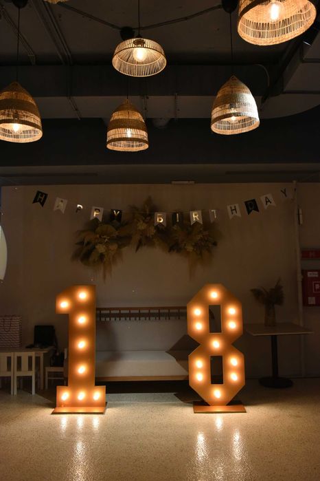 Vand cifre volumetrice pentru majorat.