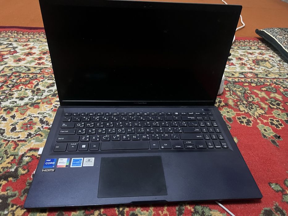 Asus  core i7 intel iris