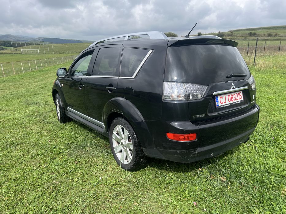 Vand mitsubishi outlander 7 locuri!!