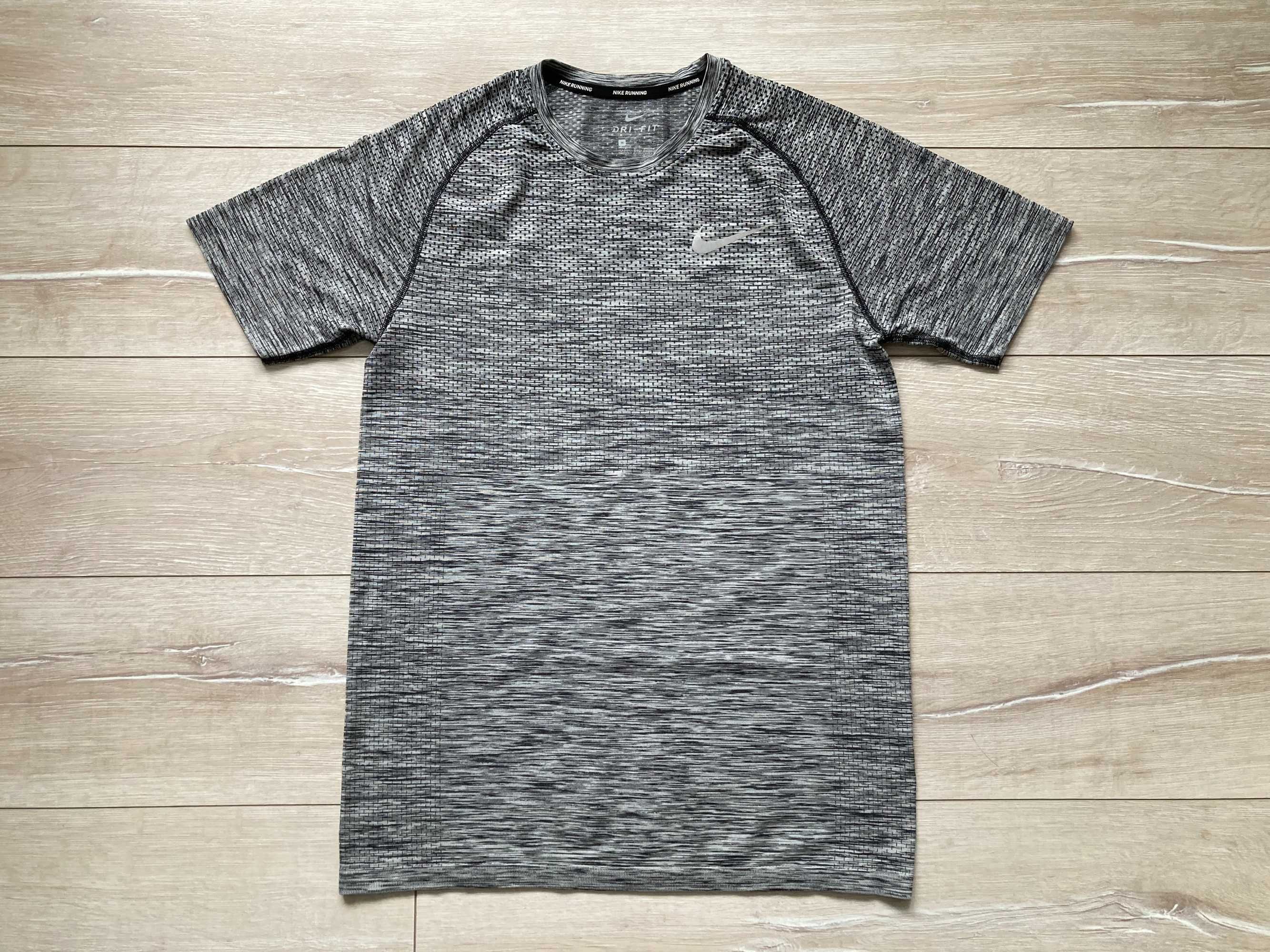 Найк Nike Running Knit Shortsleeve Dri Fit мъжка тениска размер М