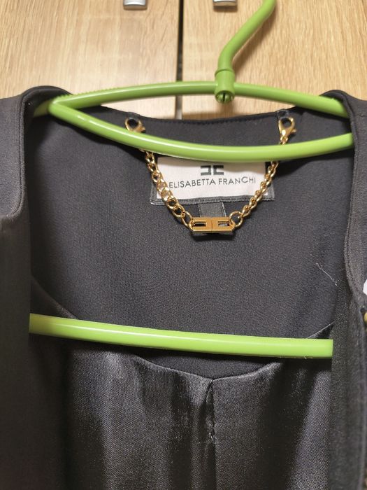 Елегантен дамски костюм