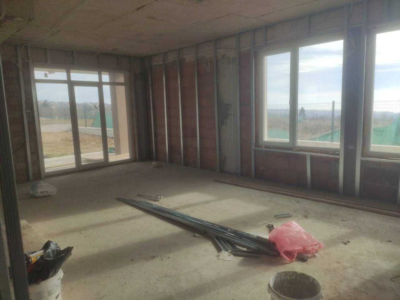 Продава 2 етажна къща