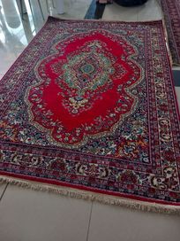 Персийски килими и китеници