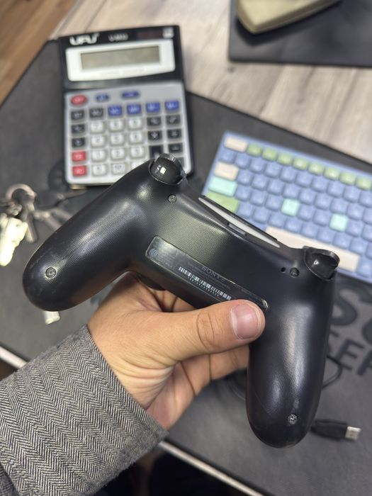 Продается джойстик PS4 оригинал