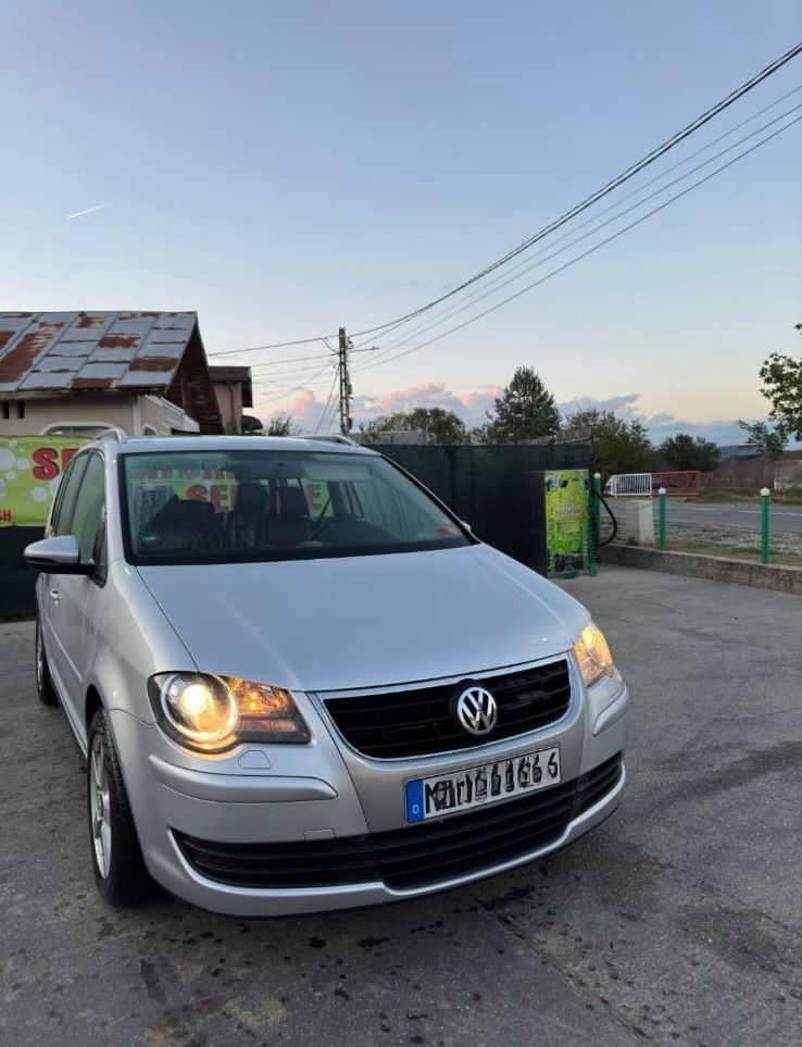 Volkswagen Touran 7 locuri