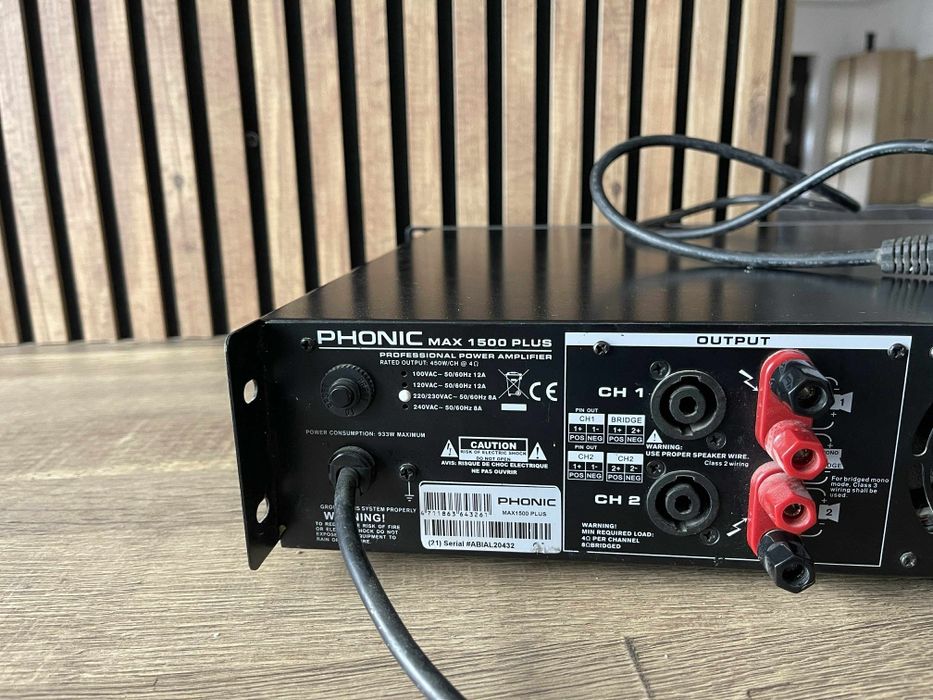 Amplificator phonic plus 2 boxe behringer