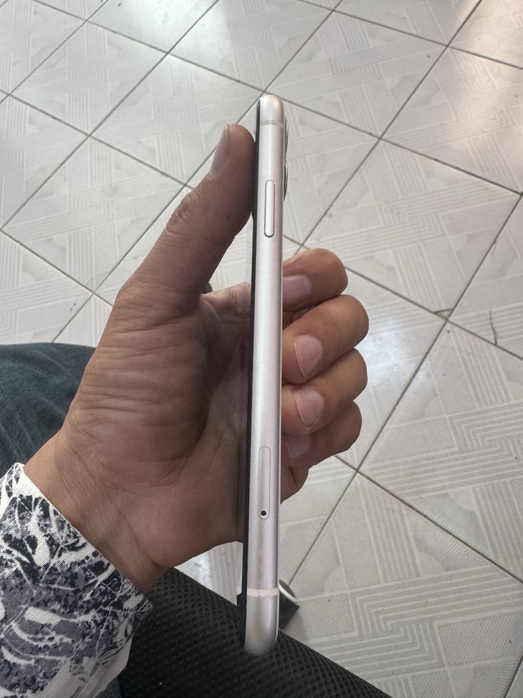Iphone 11 .128 G .%72