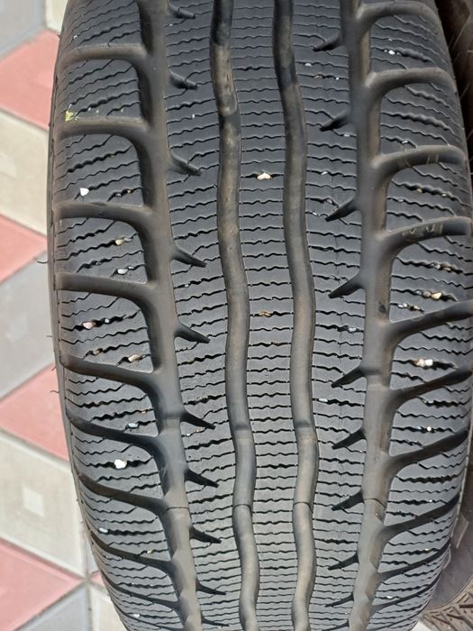 Vând 4 anvelope de iarna 205 60 r16 FORMULA by PIRELLI foarte bune