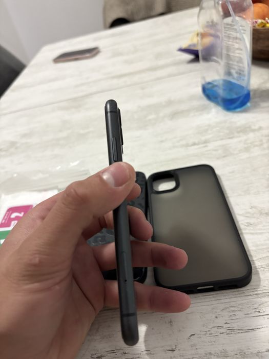 Vand iphone 11! Pret negociabil!