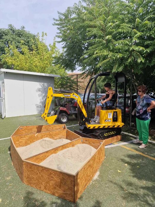 Детски атракцион багерче с монети