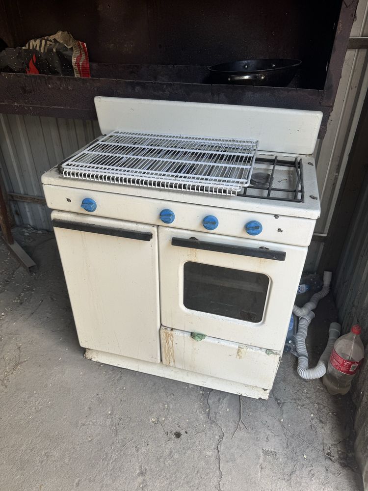 Продам газовую плиту