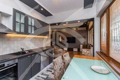 Дава се под наем Тристаен апартамент в Варна, Червен площад - 91 кв.м за 900 € - Снимка #1