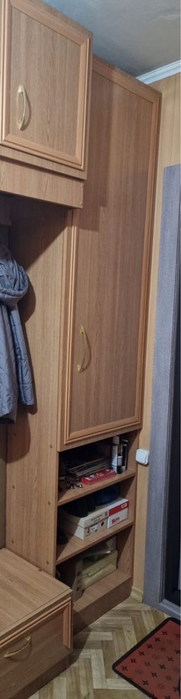 Продам шкаф в прихожую
