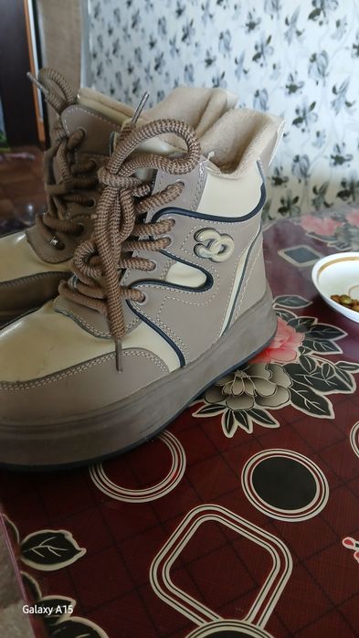 Продам зимние ботинки для девочки