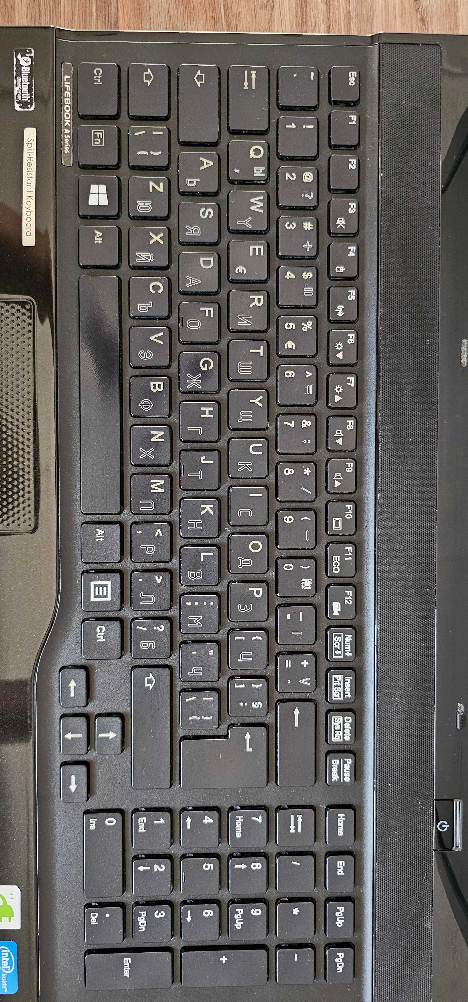 Лаптоп Fujitsu Lifebook AH532/G21