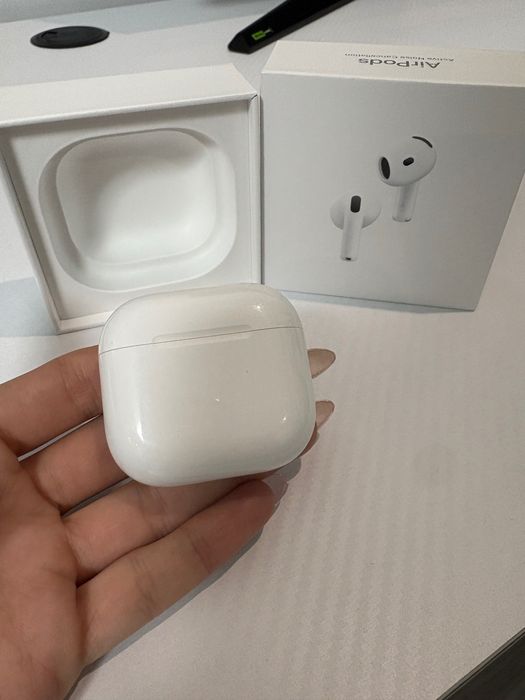 AirPods 4 with ANC - ОРИГИНАЛНИ Нови на 2 месеца.