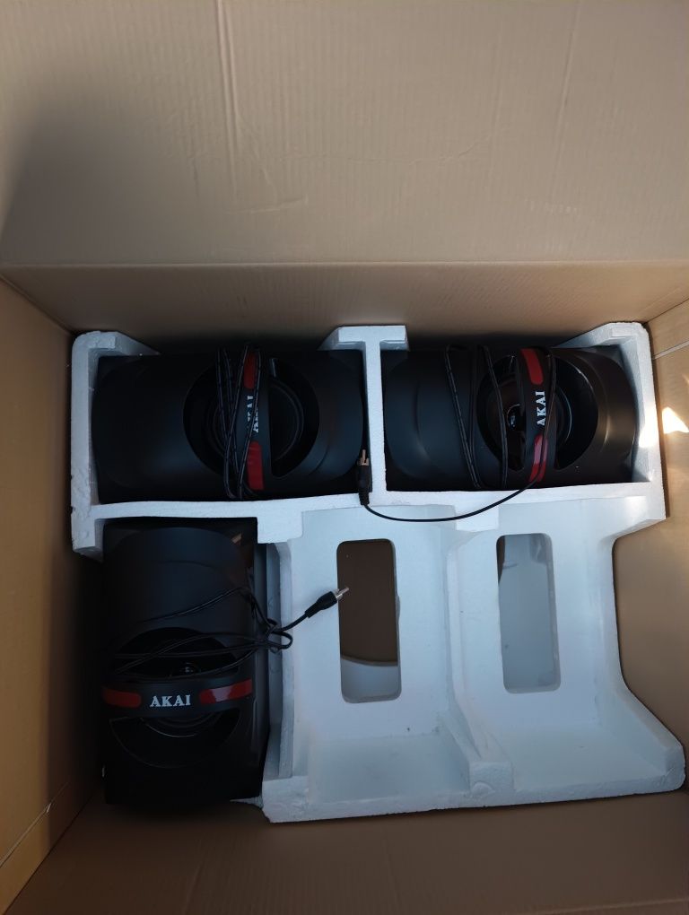 Vând boxe Akai 5.1