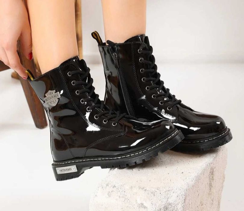 Дамски боти лачени