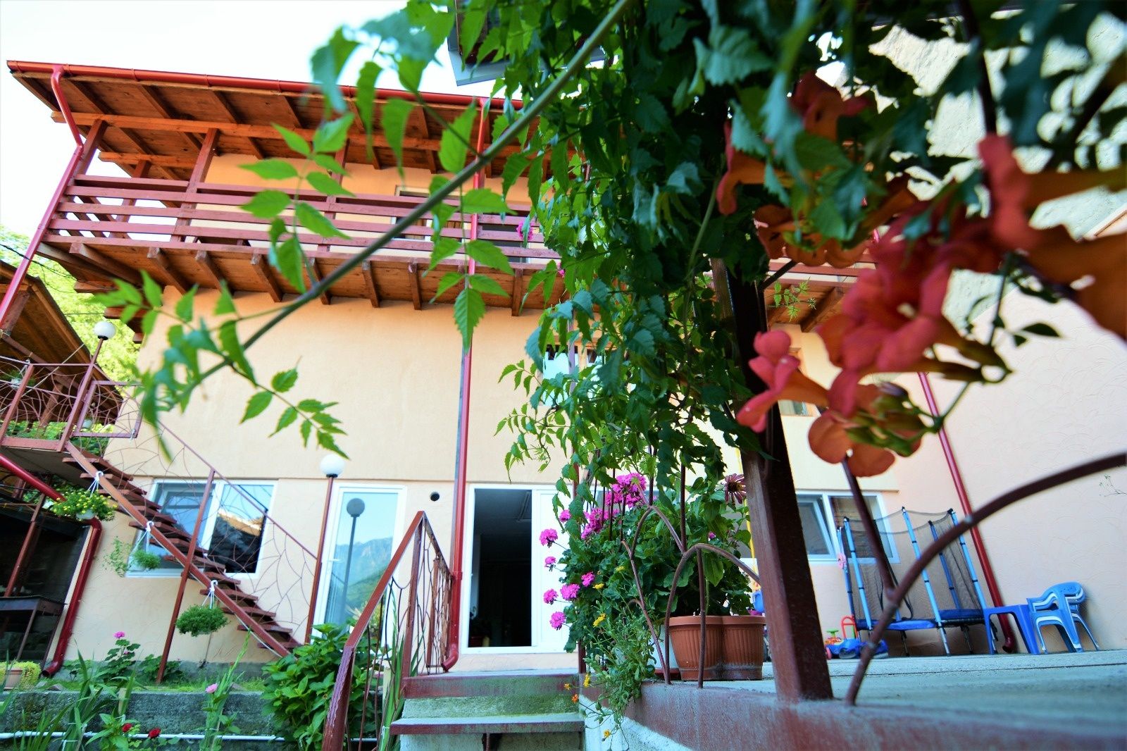 Cazare Pensiune  Călimănești Caciulata inchiriez cabana casa vacanta