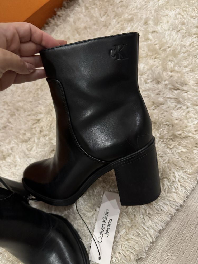 Ghete piele Calvin Klein