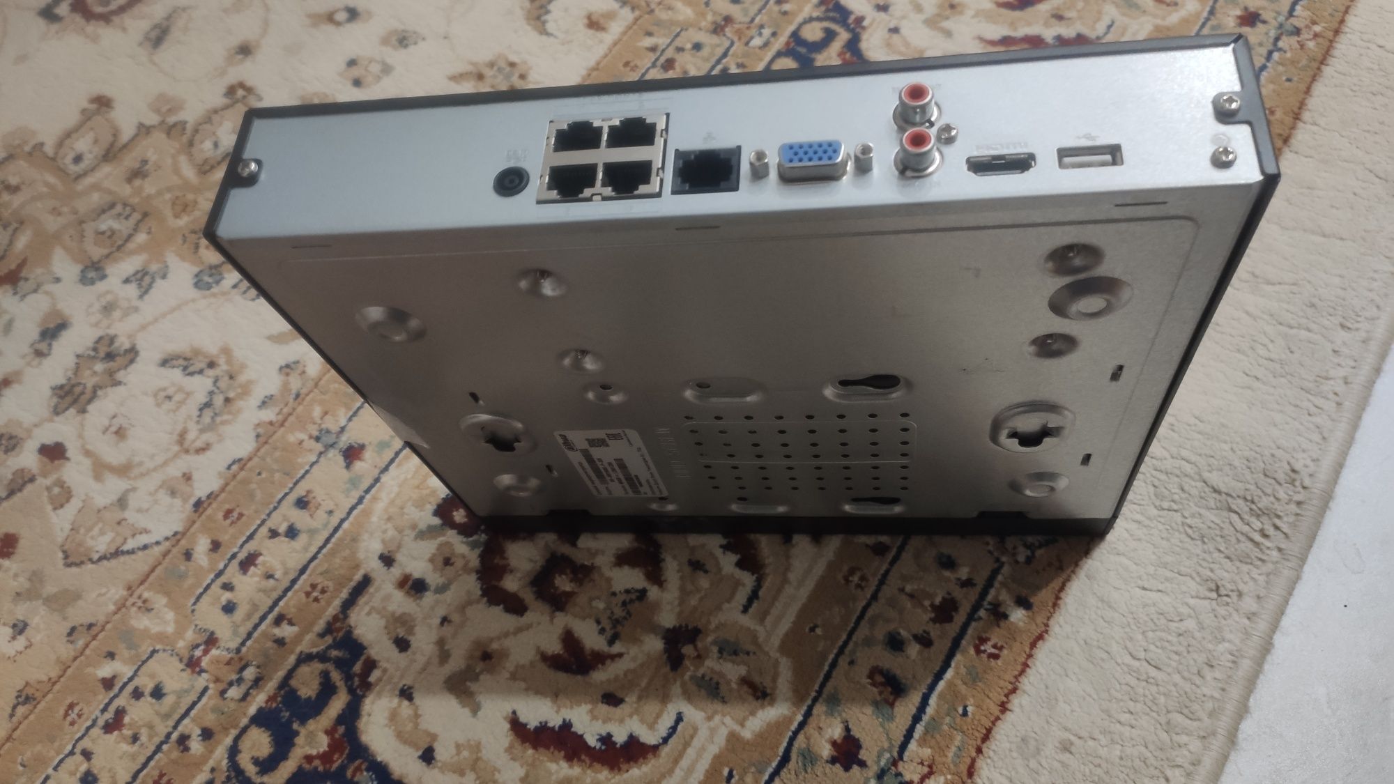 Видеорегистратор Dahua DHI-NVR1104HS-P-S3/H продаю состояние нового