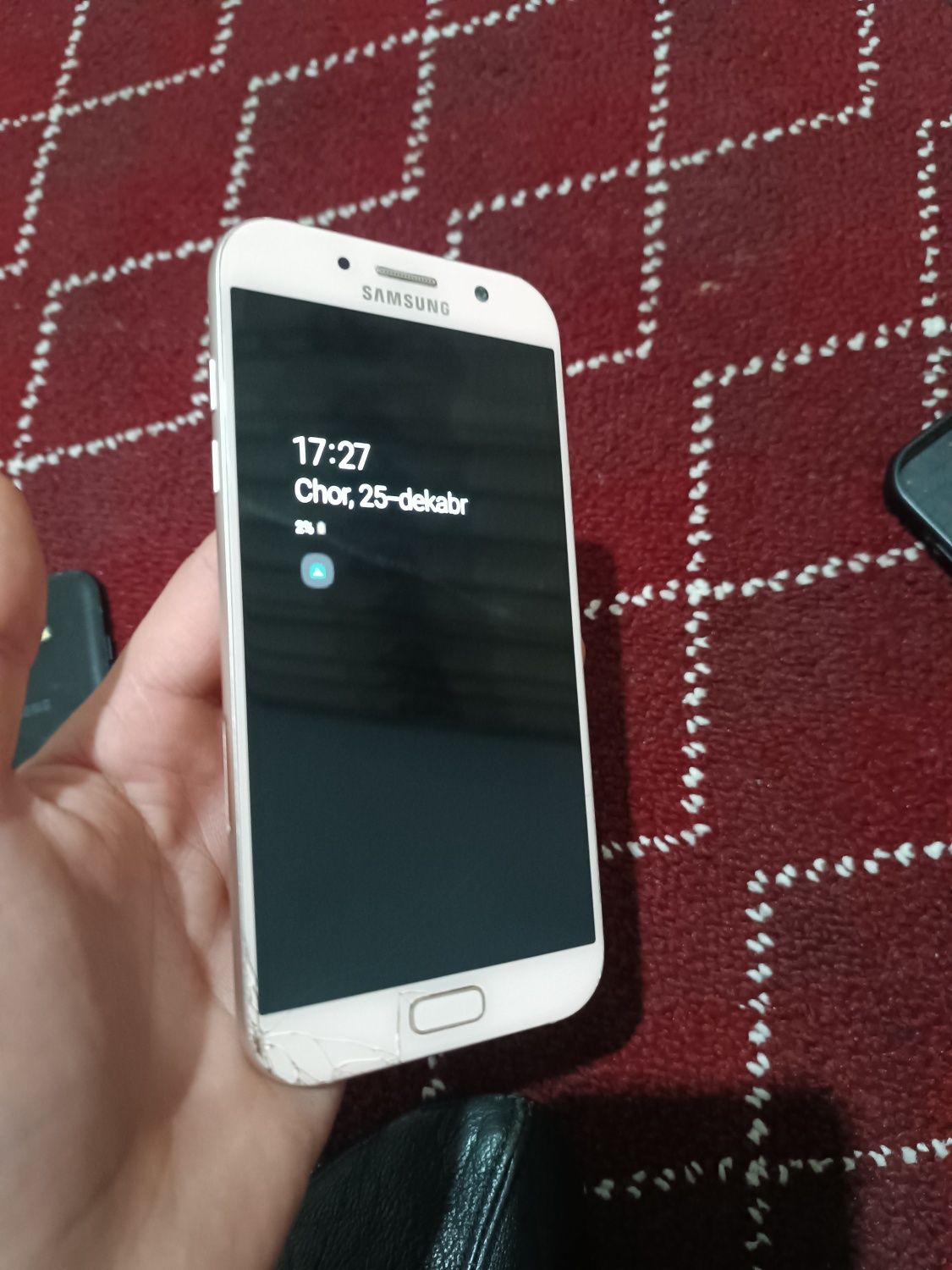 Telefon sotiladi holati rasimdagidek Samsung A 7 2017