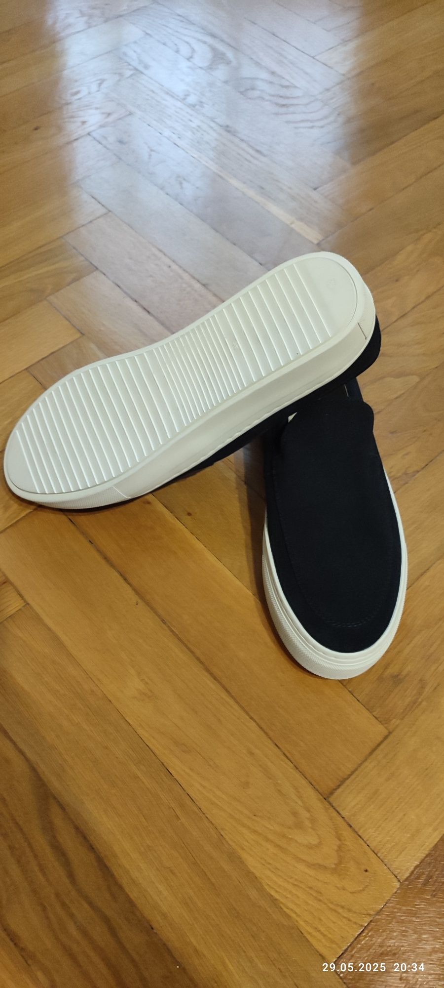 Vând mocasini mărime 42