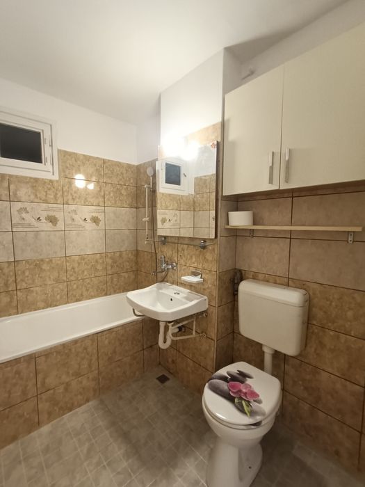 De vânzare: Apartament 3 camere Calea București Brașov 
Cod 158