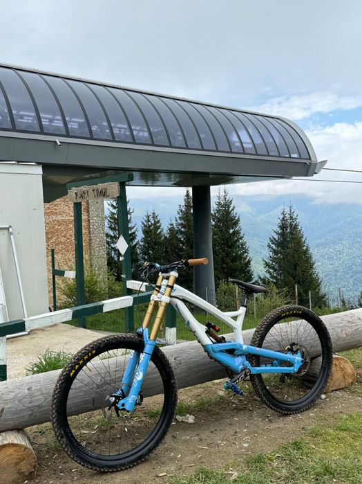 Bicicleta downhill Yt Tues